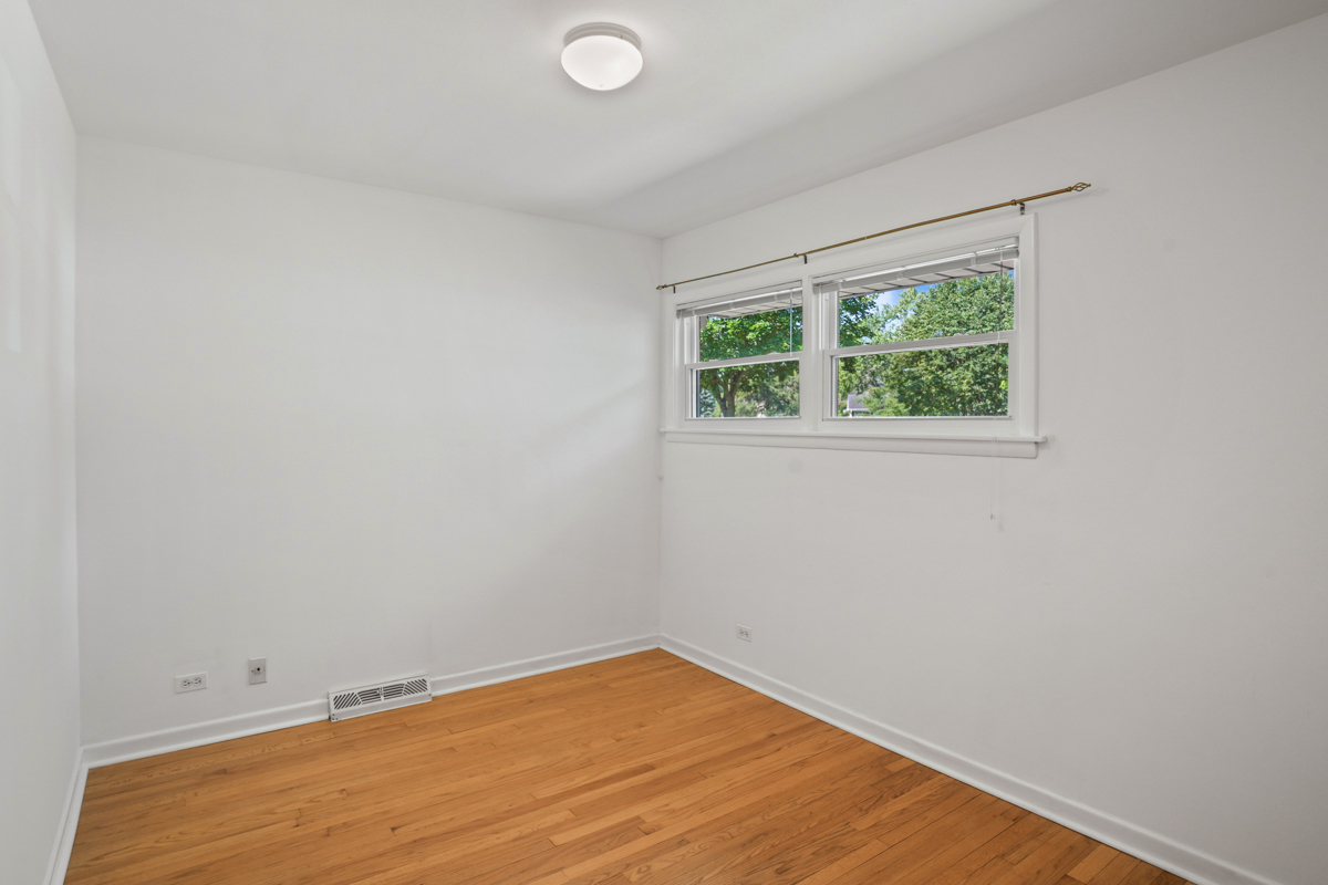 1419 W Saint James Place Property Photo 12