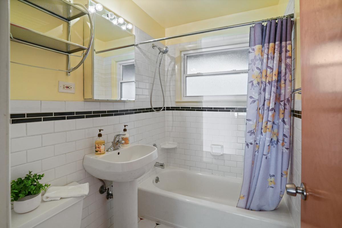 1419 W Saint James Place Property Photo 14