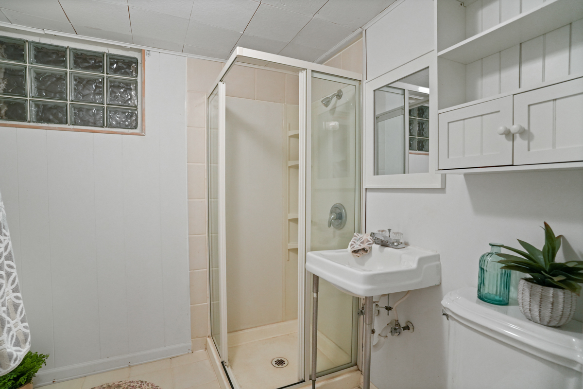 1419 W Saint James Place Property Photo 18
