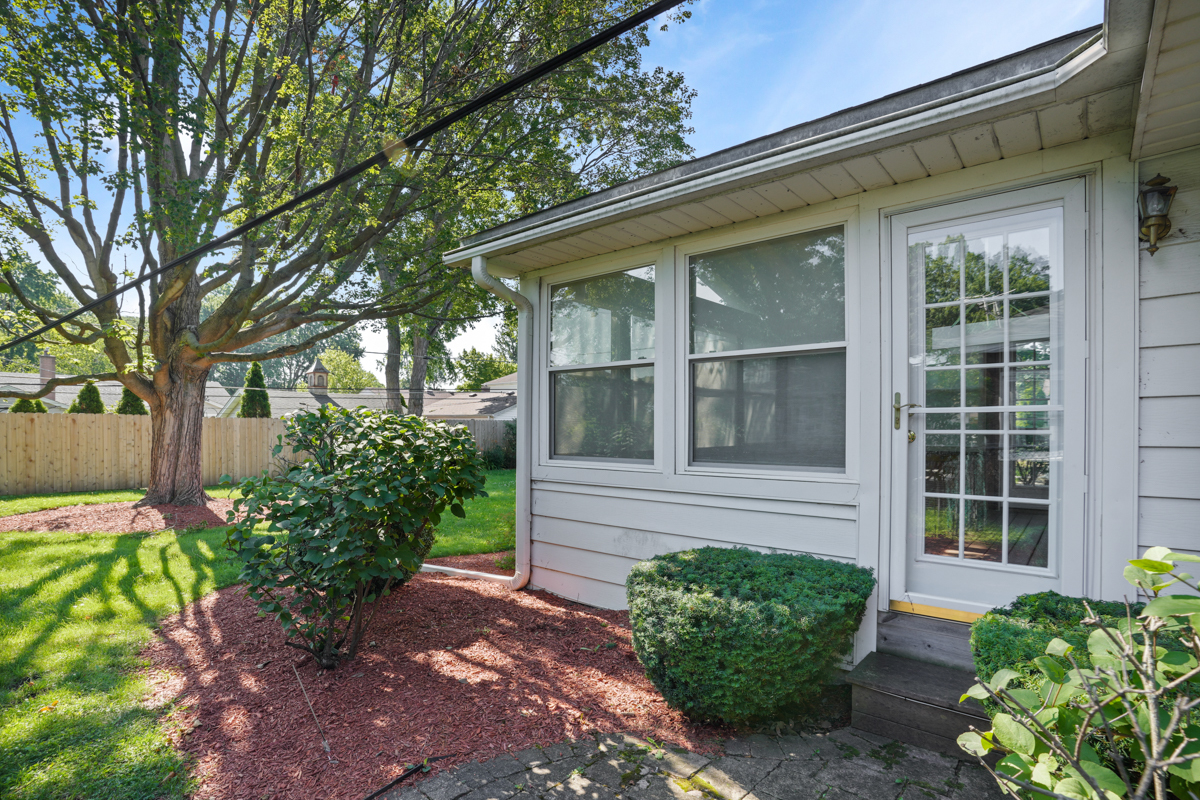 1419 W Saint James Place Property Photo 25