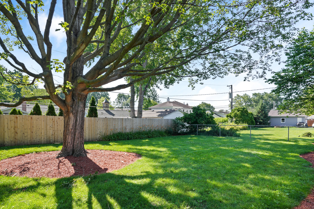 1419 W Saint James Place Property Photo 27