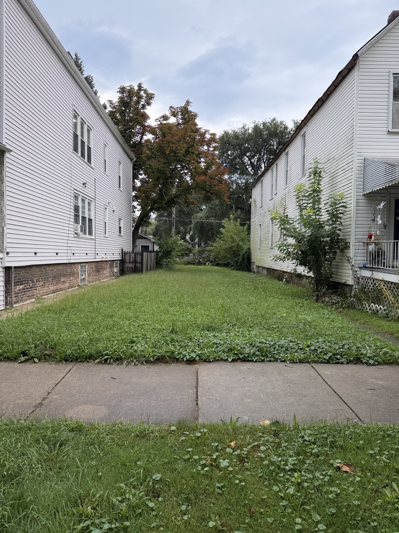 8431 S BRANDON Avenue Property Photo 1