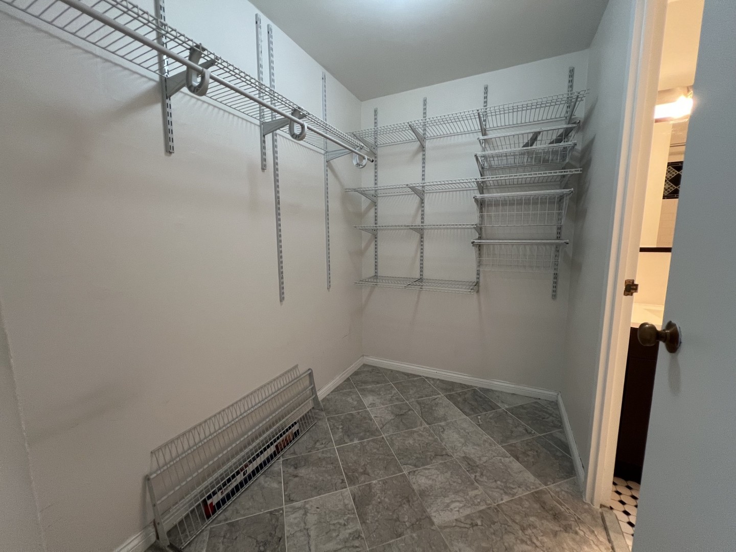 4343 N Clarendon Avenue 2010 Property Photo 18
