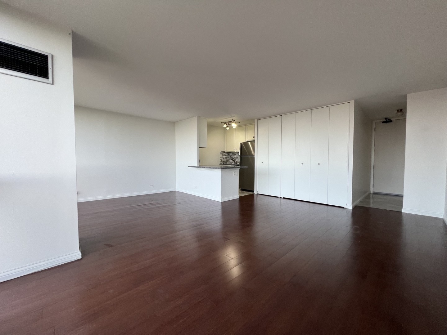 4343 N Clarendon Avenue 2010 Property Photo 29