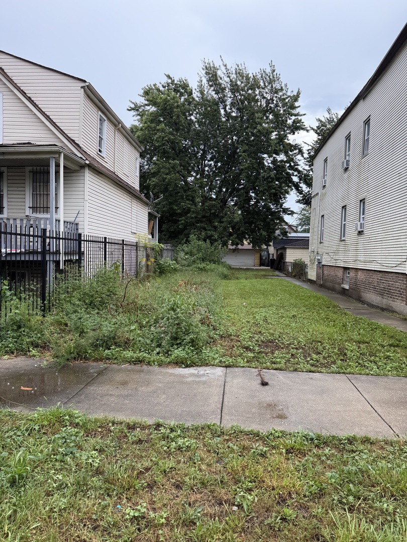 8545 S BURNHAM Avenue Property Photo 1