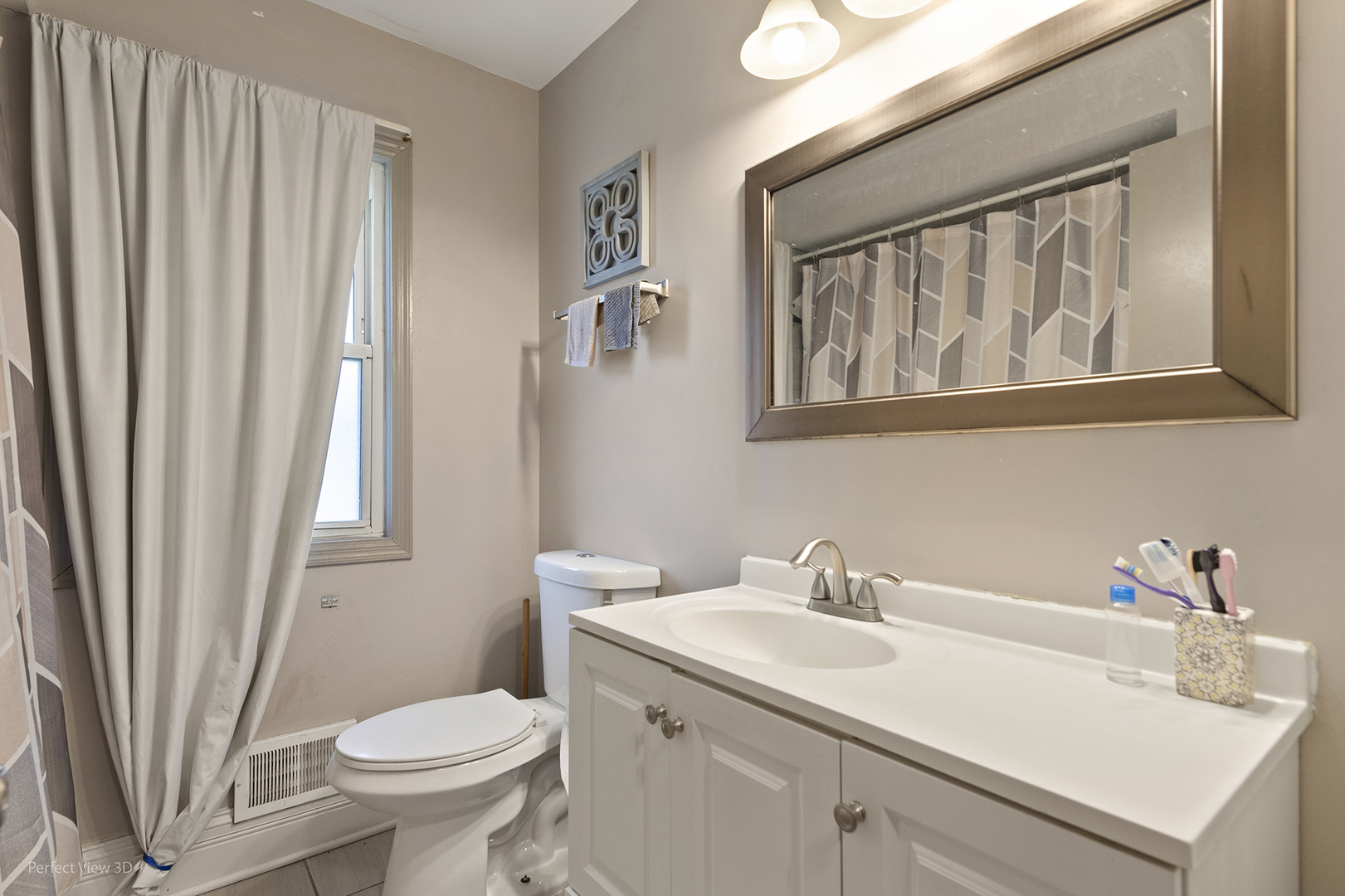 662 E 159th Place Property Photo 11