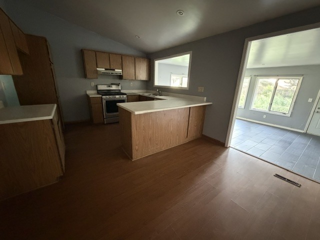 120 W Pacific Street Property Photo 4