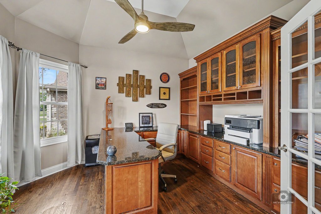 11818 Grove Court Property Photo 7