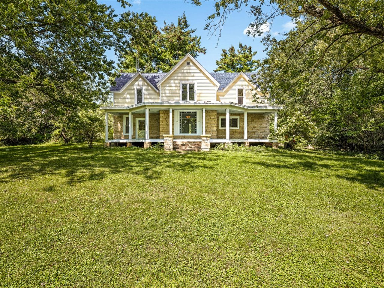 1112 W Saint James Road Property Photo 2