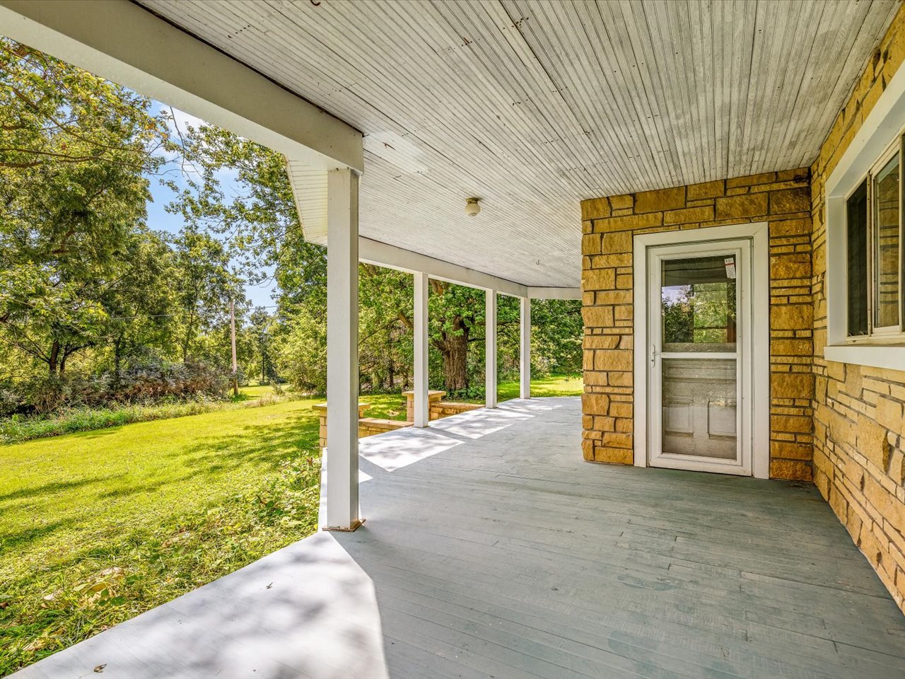 1112 W Saint James Road Property Photo 5