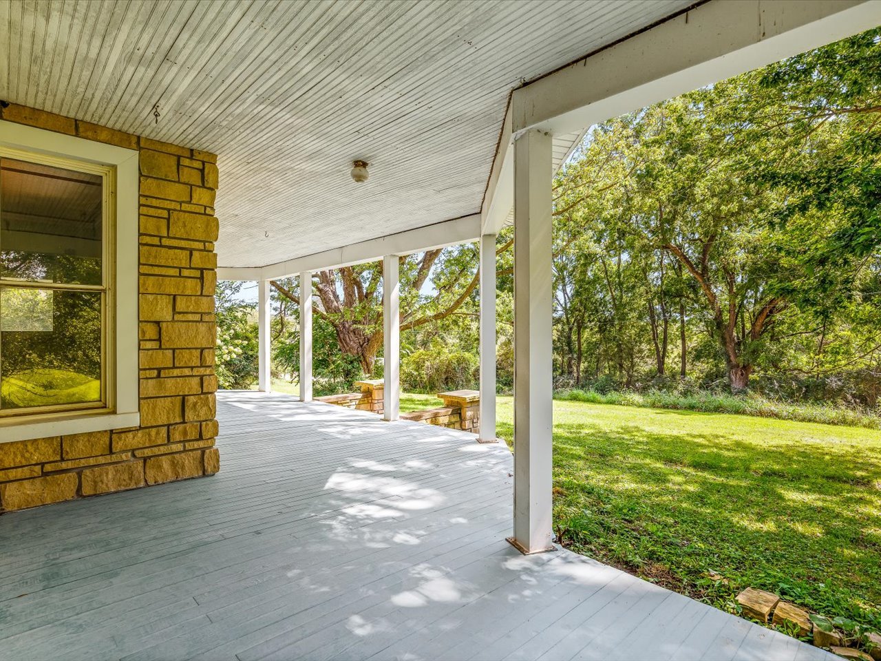 1112 W Saint James Road Property Photo 6