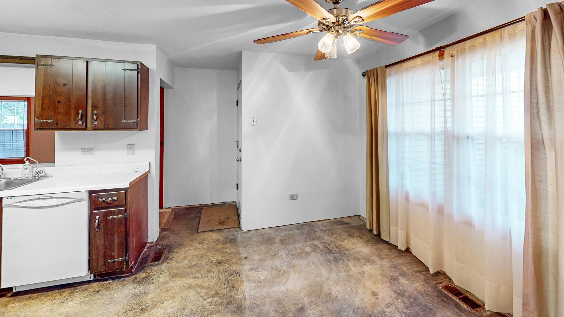1460 Walden Circle Property Photo 8