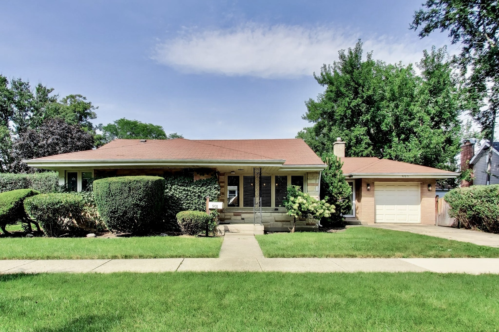 901 Park Plaine Avenue Property Photo 1
