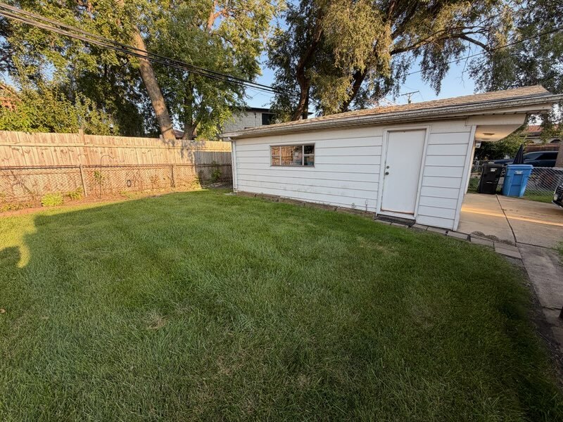 7917 S Tripp Avenue Property Photo 6