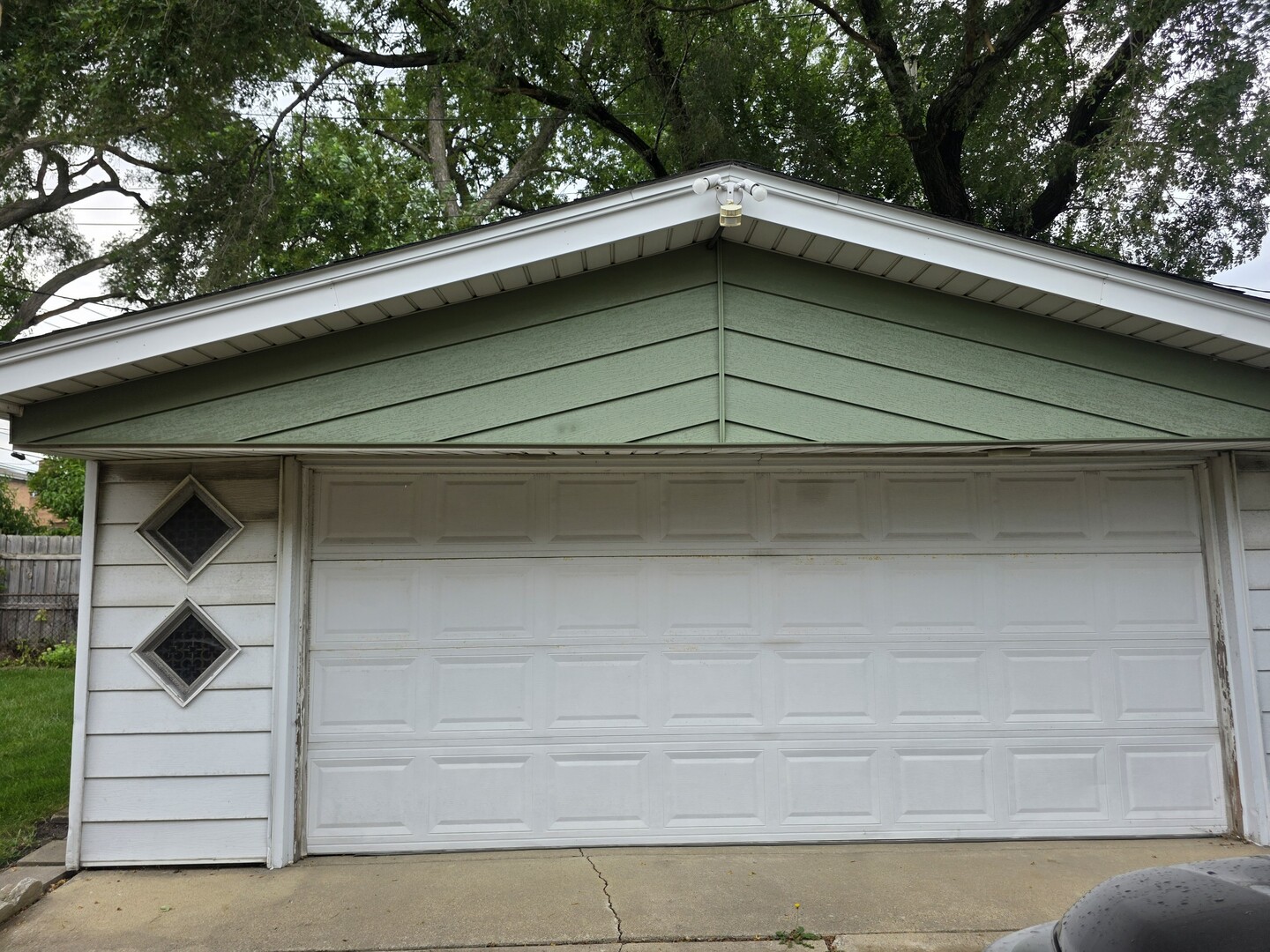 7917 S Tripp Avenue Property Photo 8