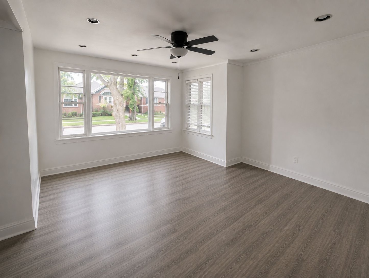 5137 N Menard Avenue Property Photo 3