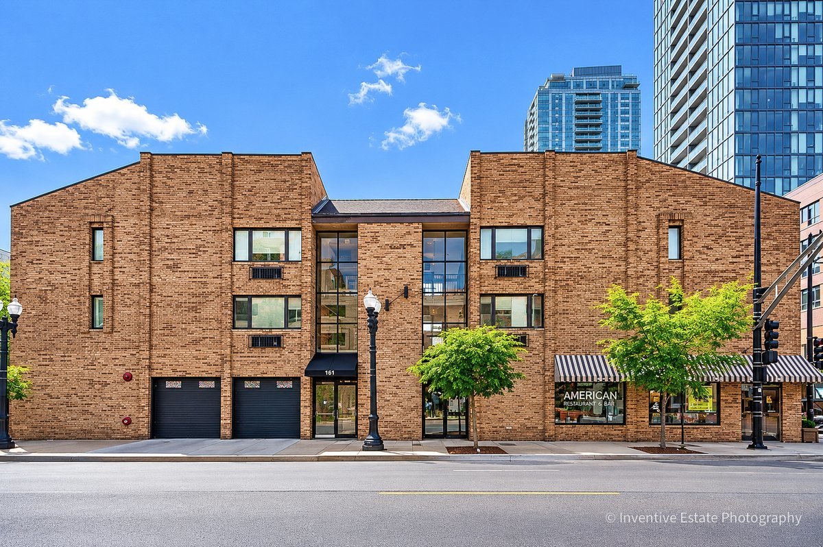 1143 N Wells Street Property Photo 1