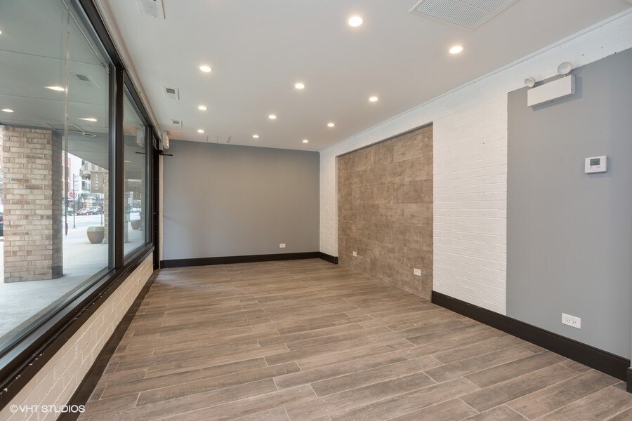 1143 N Wells Street Property Photo 5