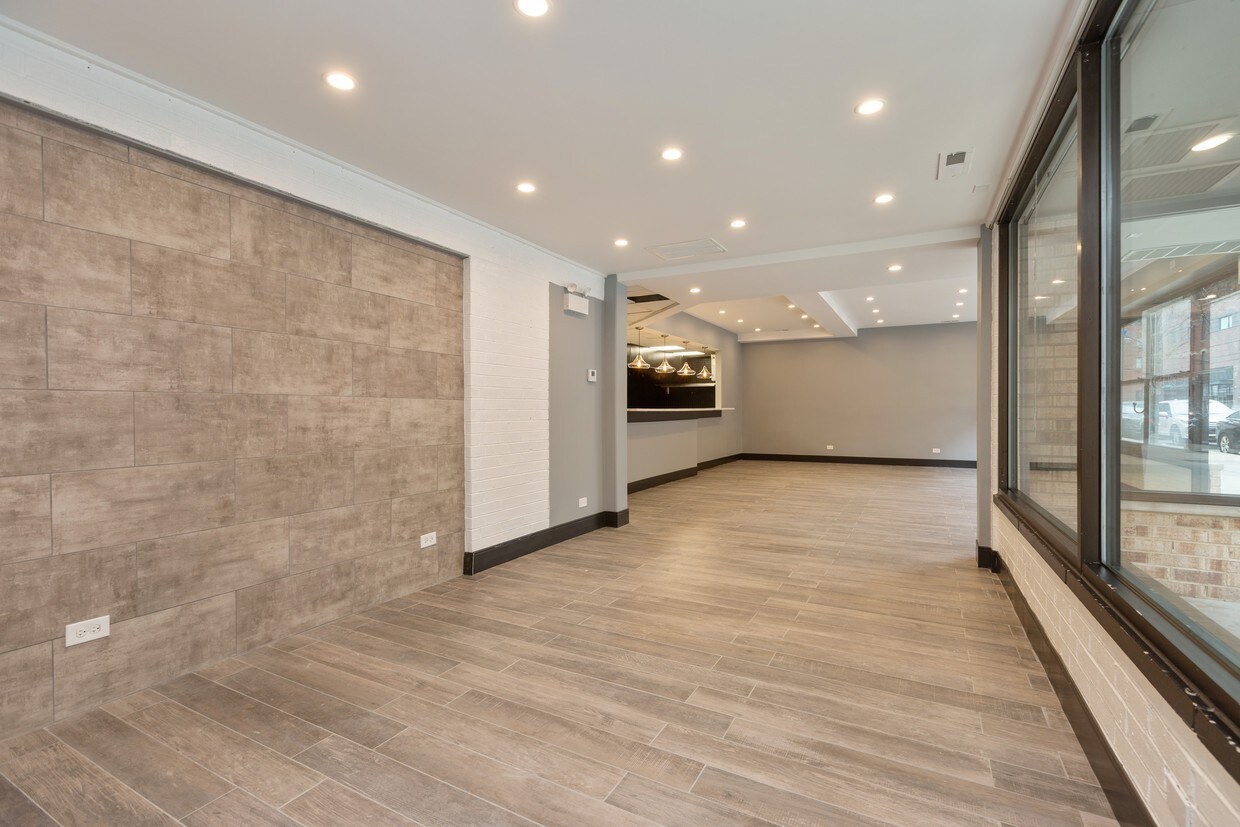 1143 N Wells Street Property Photo 7