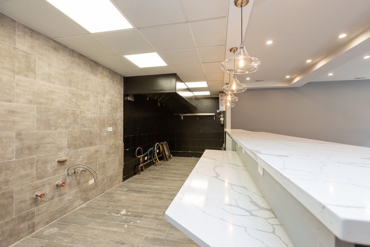 1143 N Wells Street Property Photo 18
