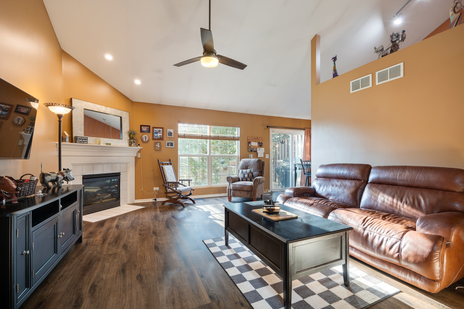 11143 Douglas Avenue Property Photo 6