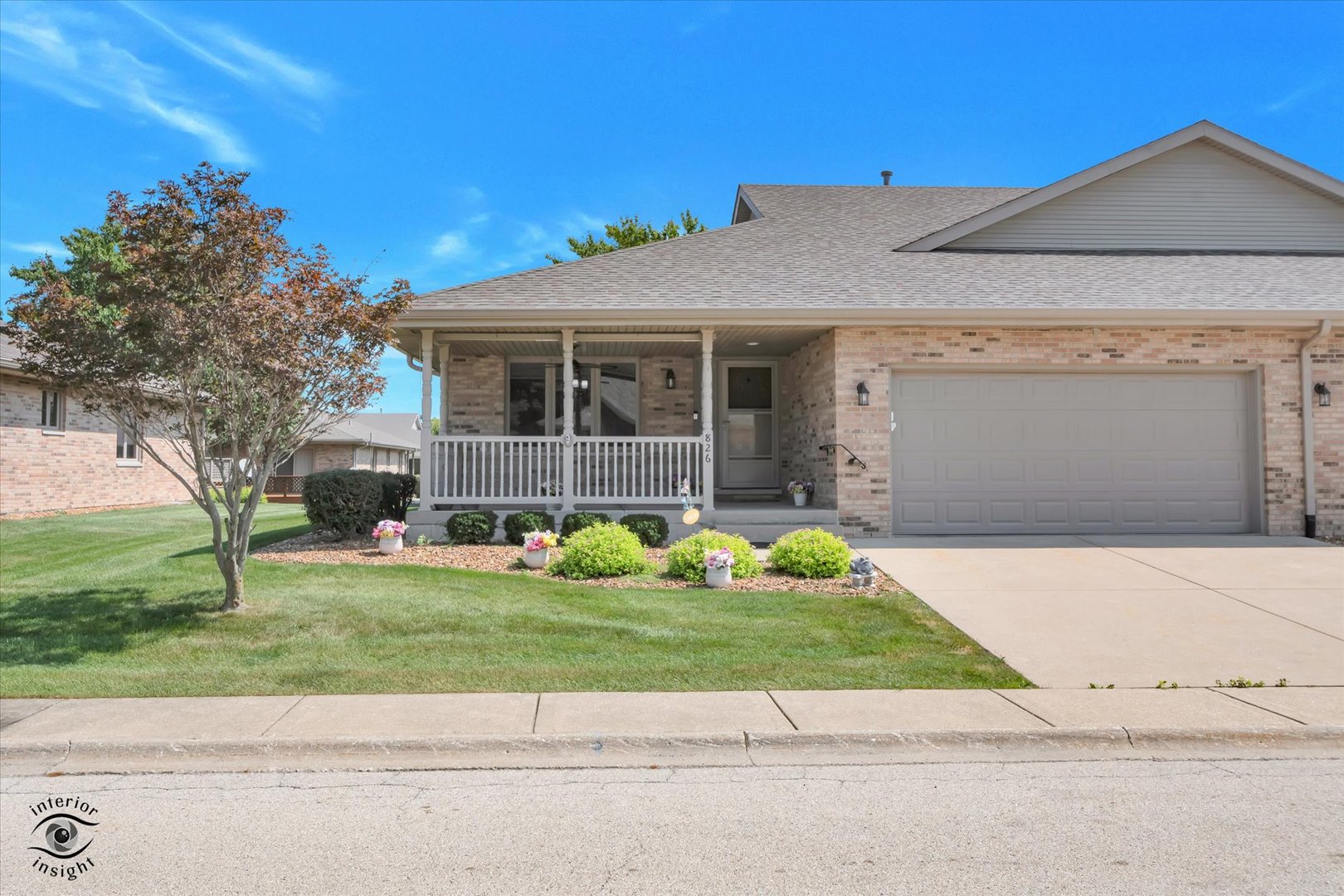 826 Deerpath Lane Property Photo 1