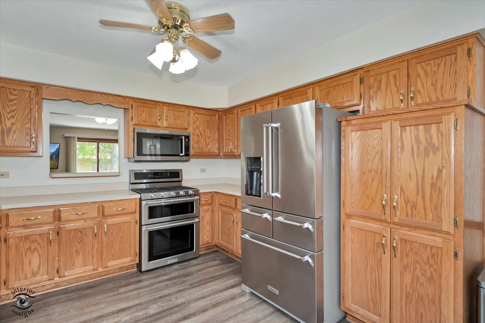 826 Deerpath Lane Property Photo 6
