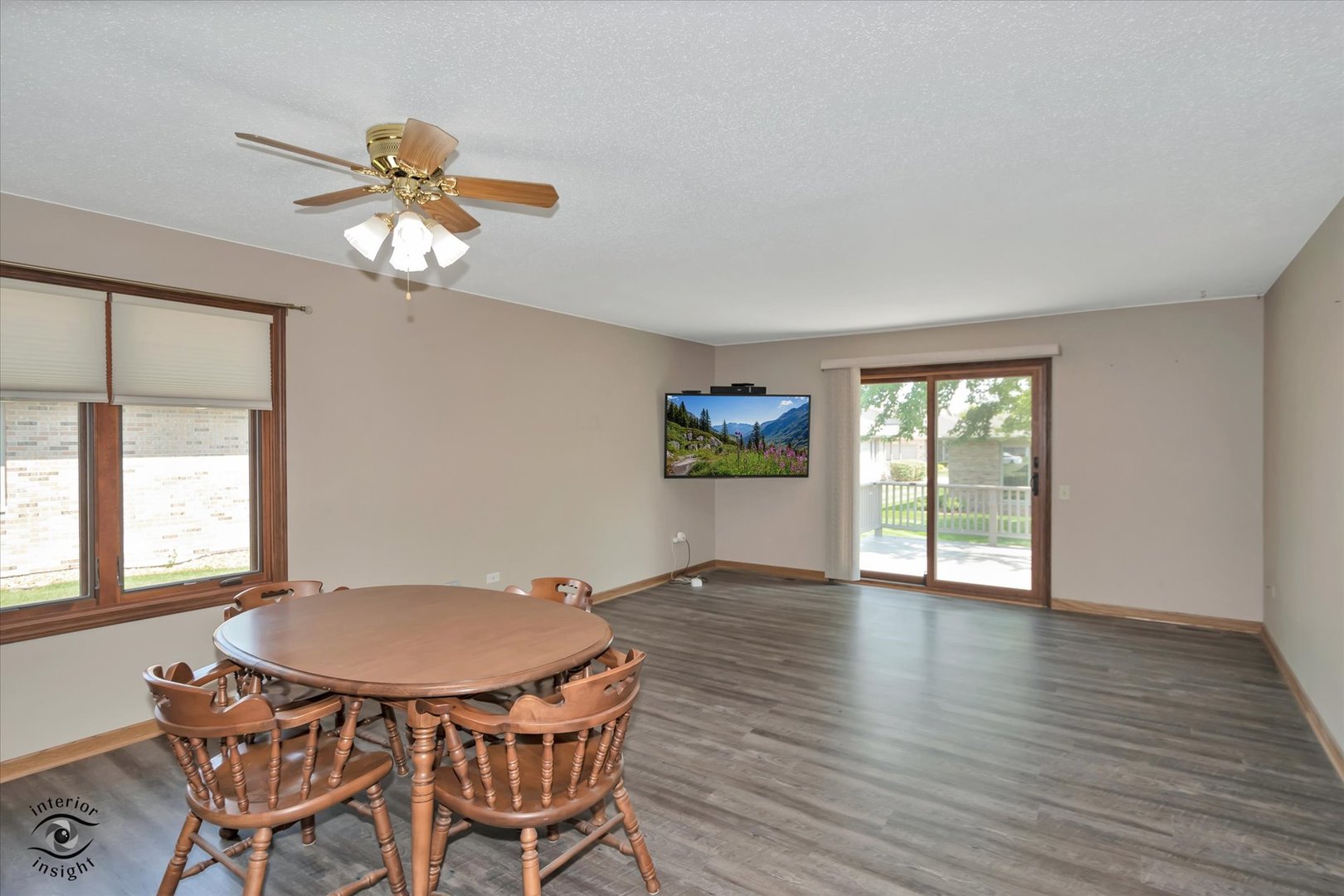 826 Deerpath Lane Property Photo 8