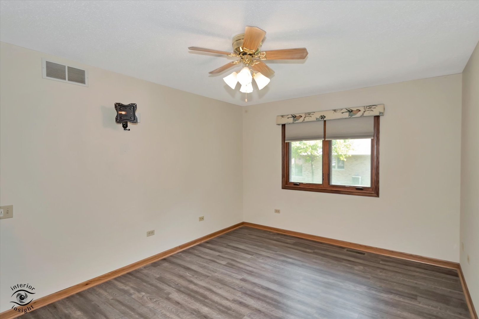 826 Deerpath Lane Property Photo 12