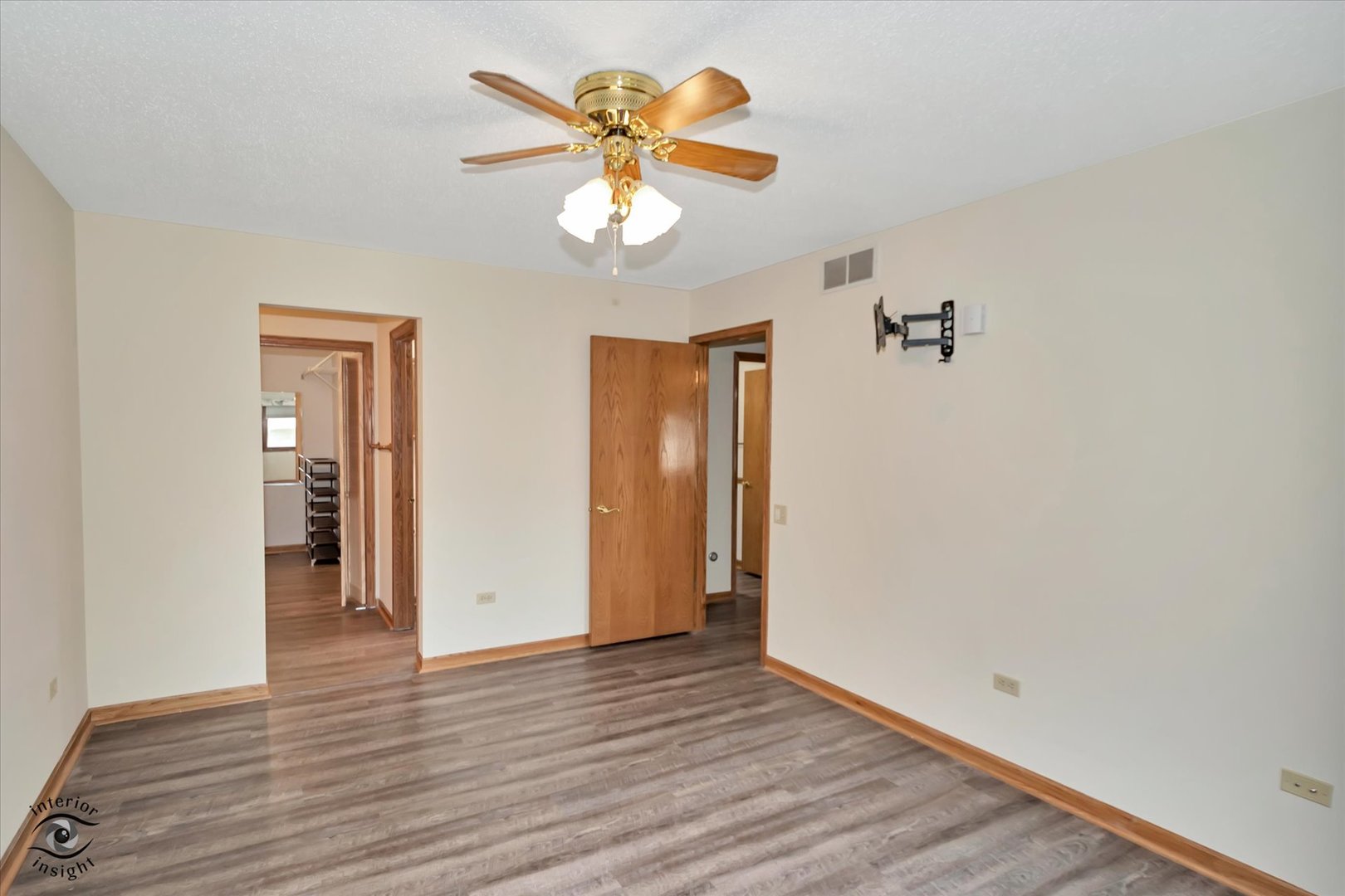 826 Deerpath Lane Property Photo 13
