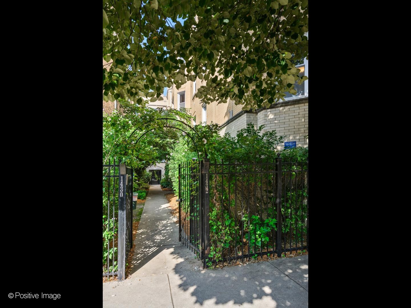 1430 N Maplewood Avenue 201 Property Photo 3
