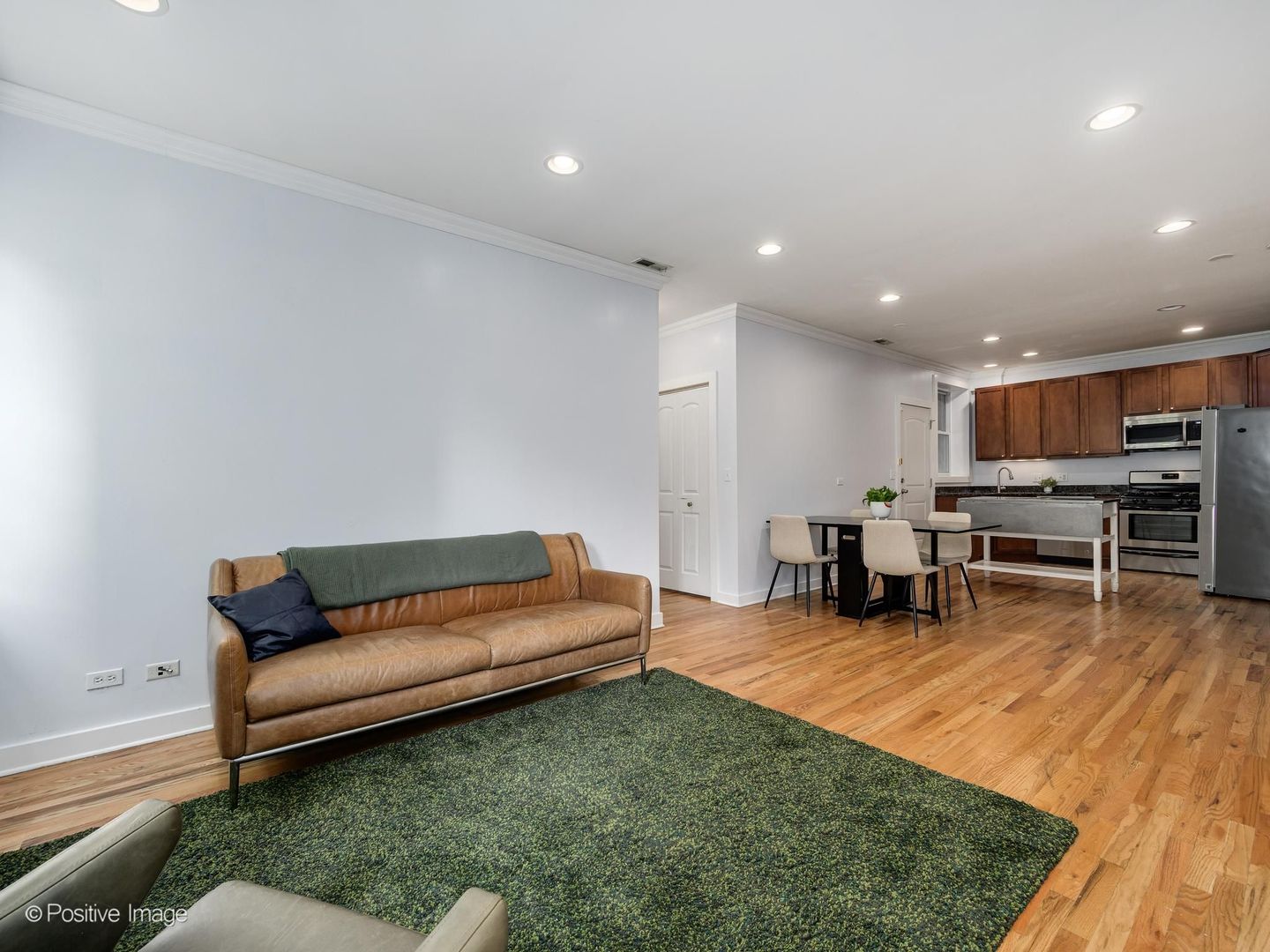 1430 N Maplewood Avenue 201 Property Photo 4
