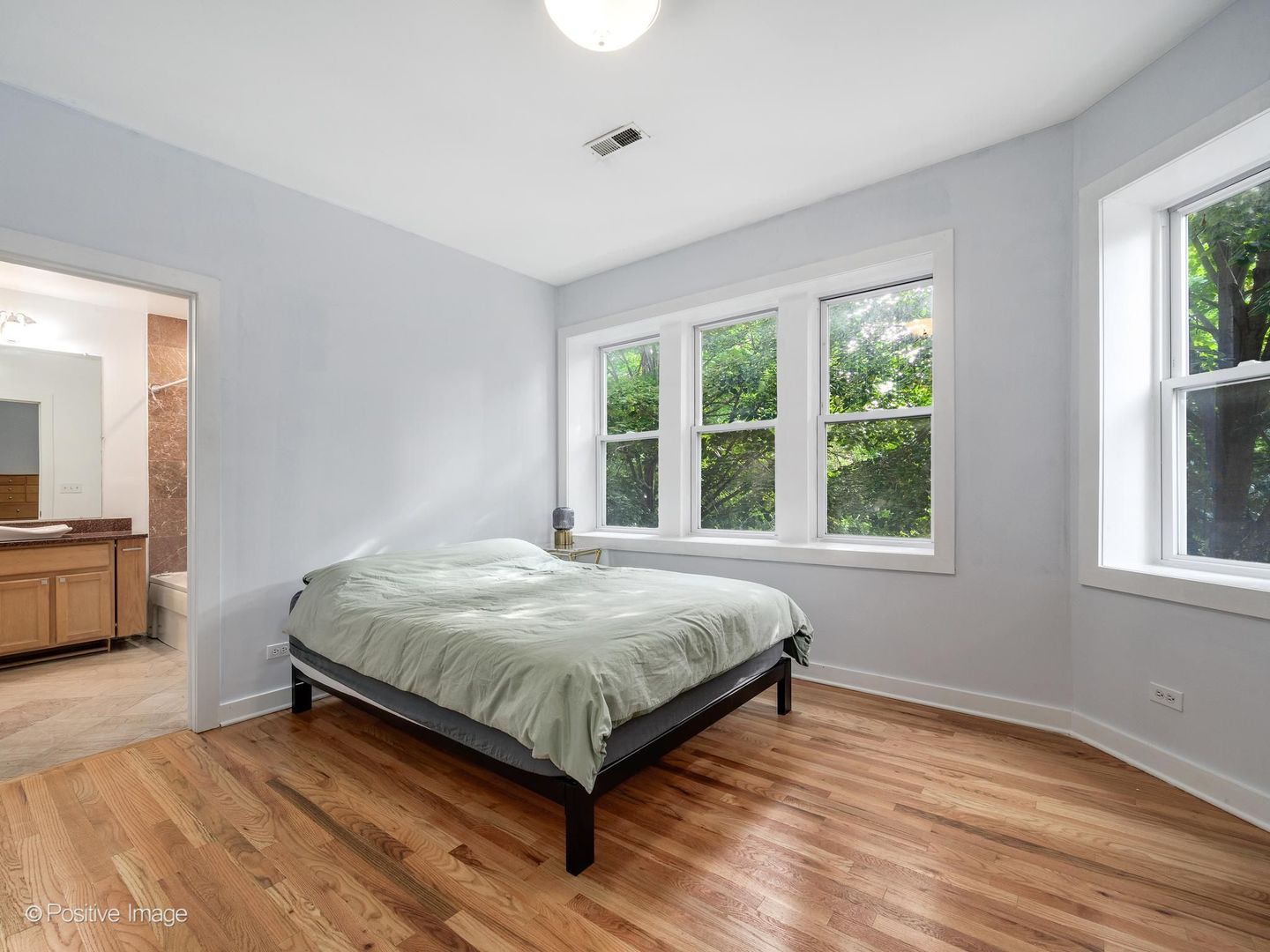 1430 N Maplewood Avenue 201 Property Photo 11