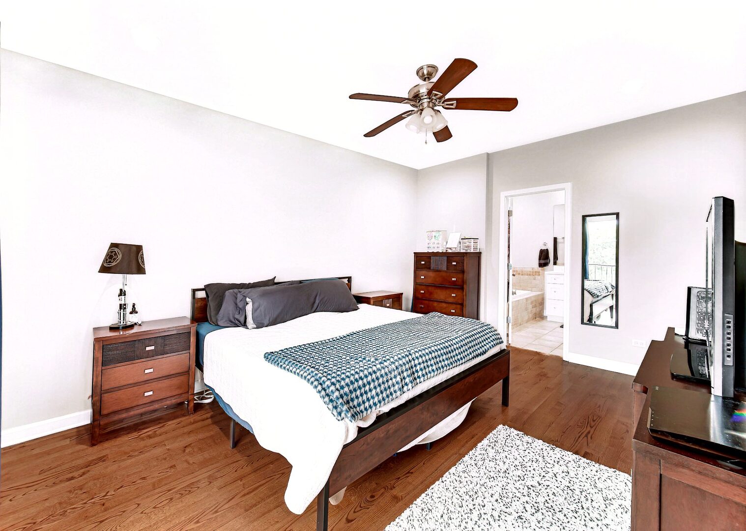 3541 S Prairie Avenue 4 Property Photo 12