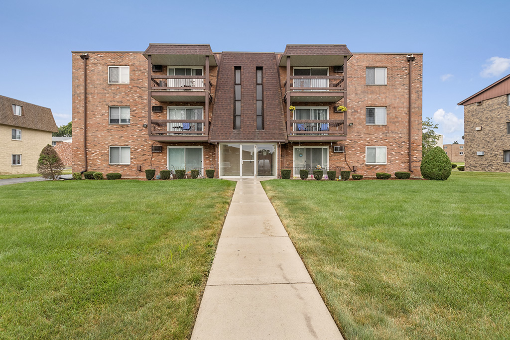 5728 128th Street 1B Property Photo 1