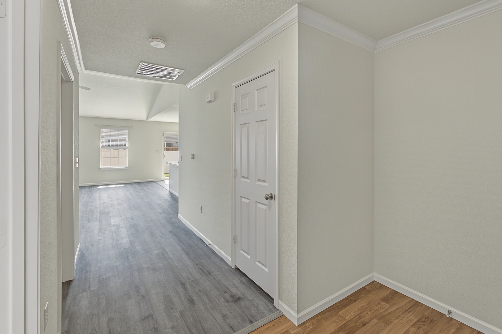 711 Lauterbur Lane Property Photo 4
