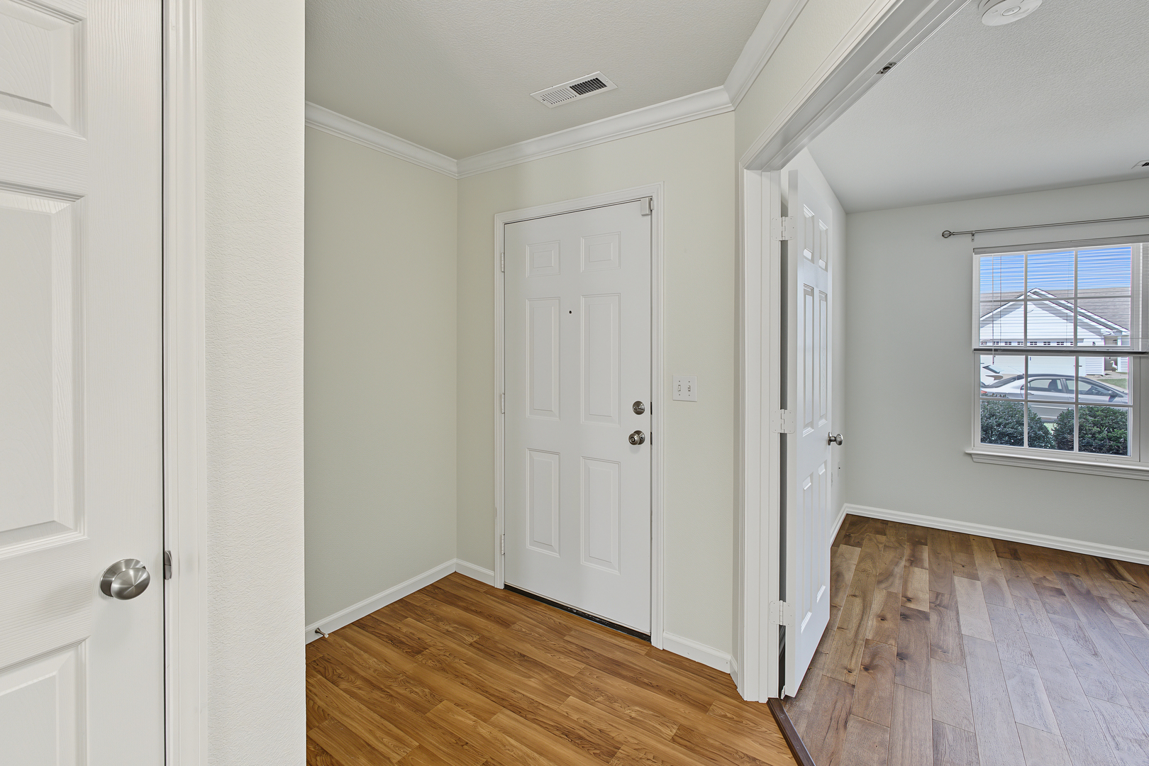 711 Lauterbur Lane Property Photo 5