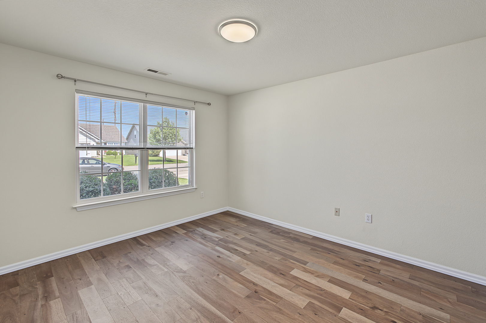711 Lauterbur Lane Property Photo 6
