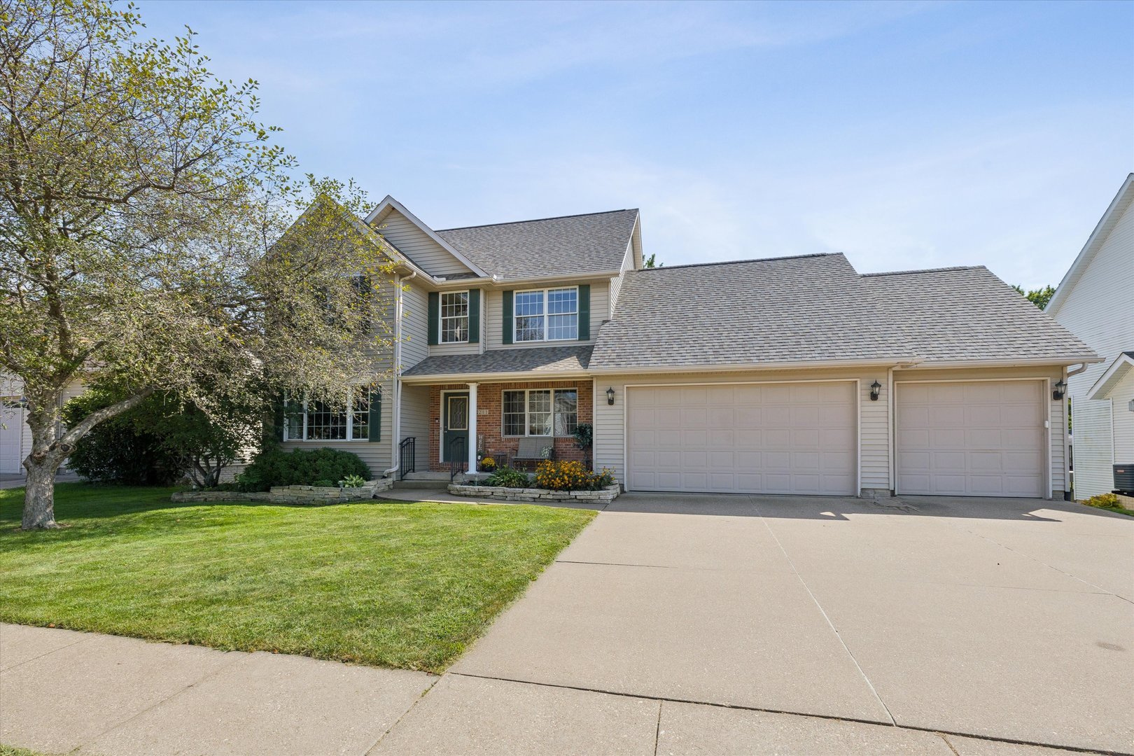 211 E Dolan Drive Property Photo 1