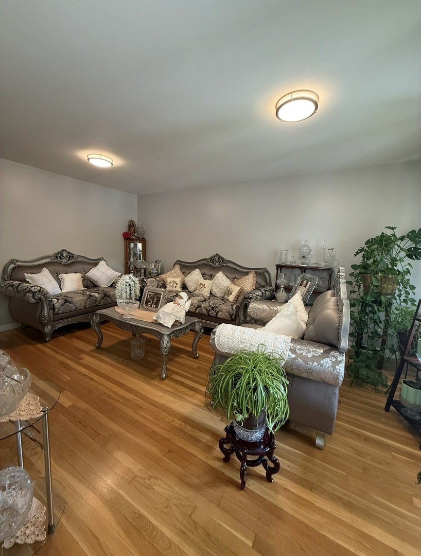 8207 S Kostner Avenue Property Photo 4