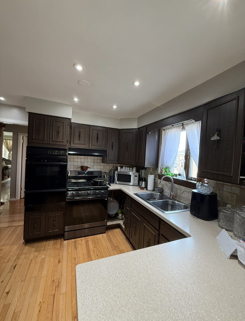 8207 S Kostner Avenue Property Photo 7