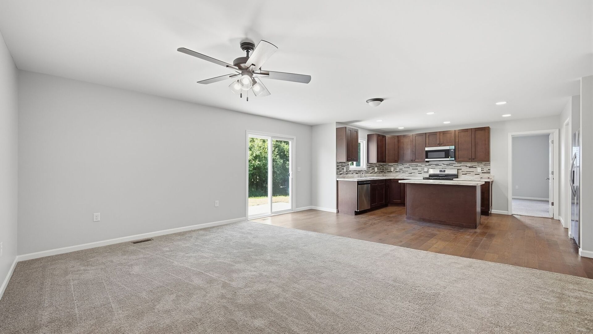 812 Western Avenue Property Photo 6