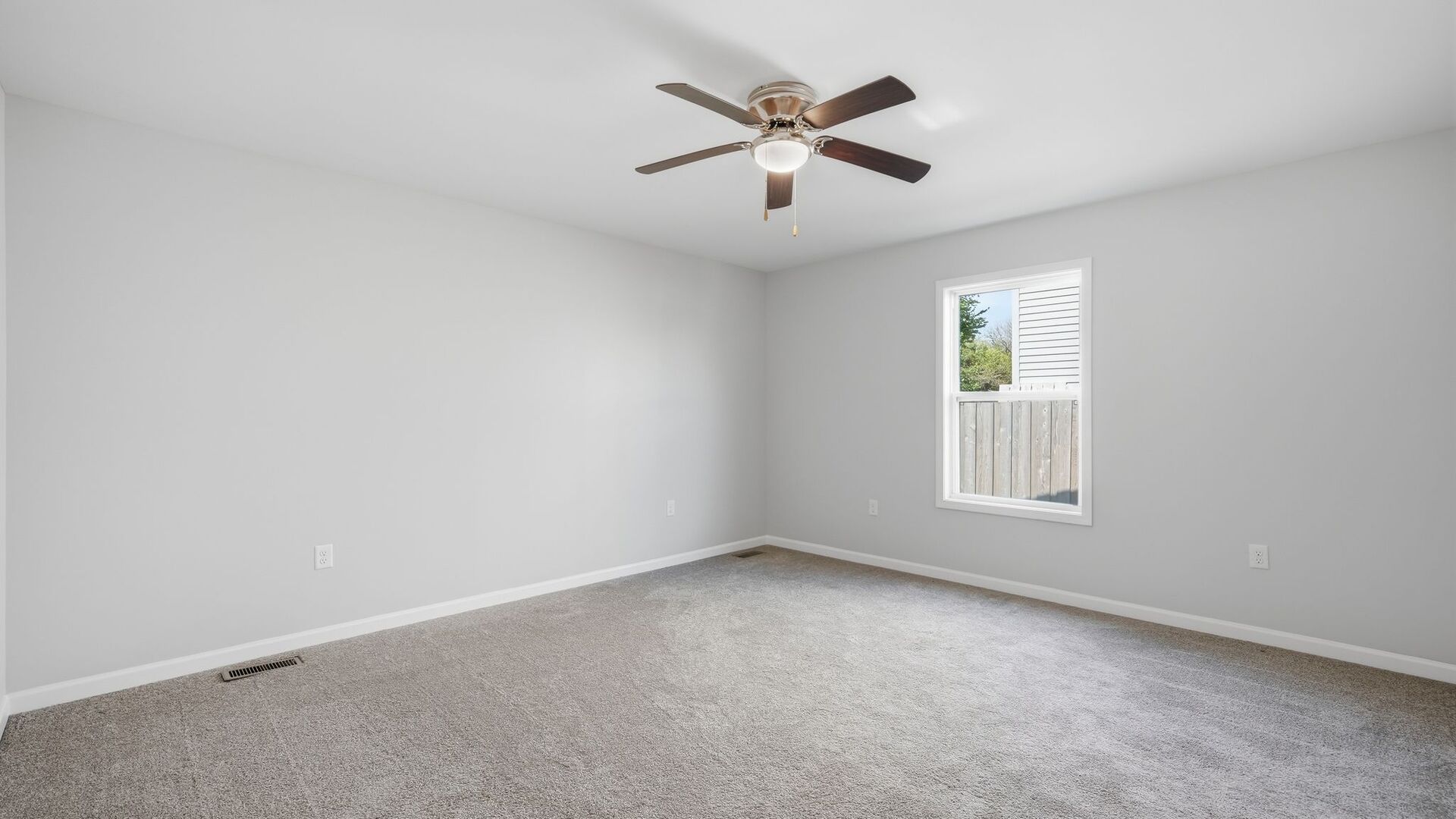 812 Western Avenue Property Photo 10