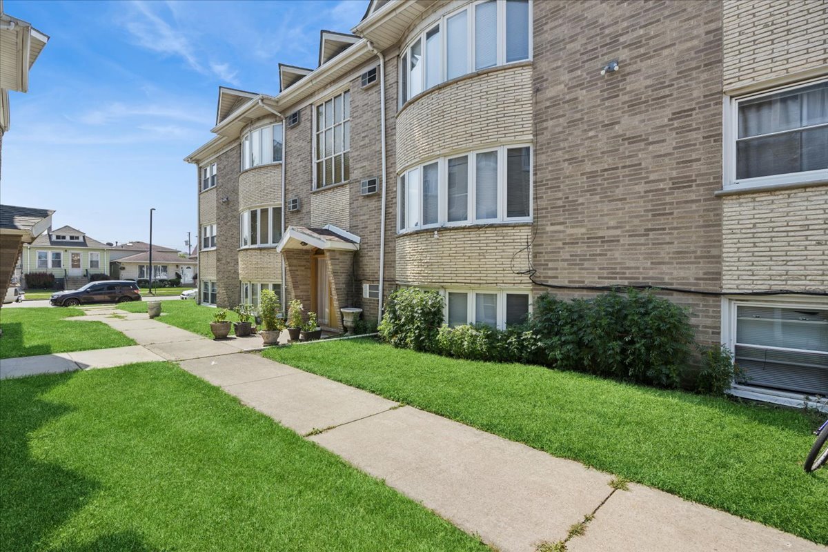 7408 W 58th Street Property Photo 2