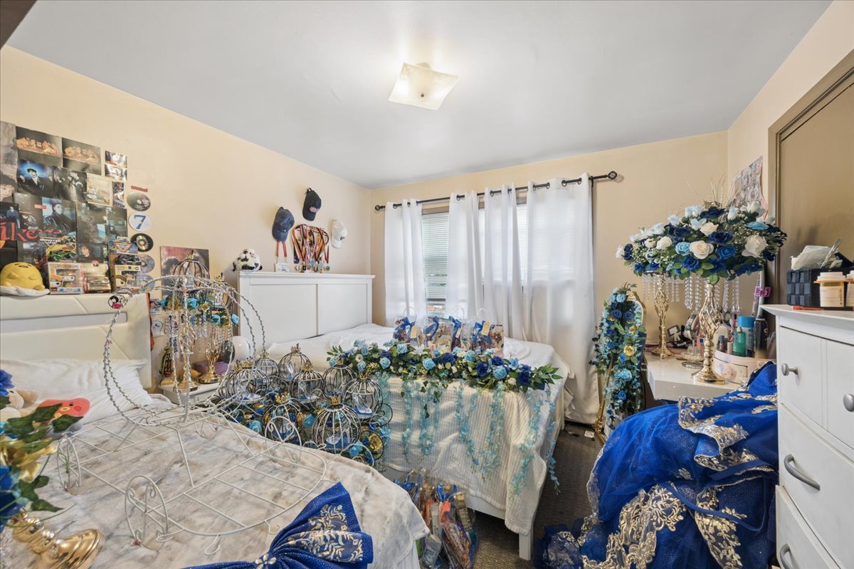 7408 W 58th Street Property Photo 9