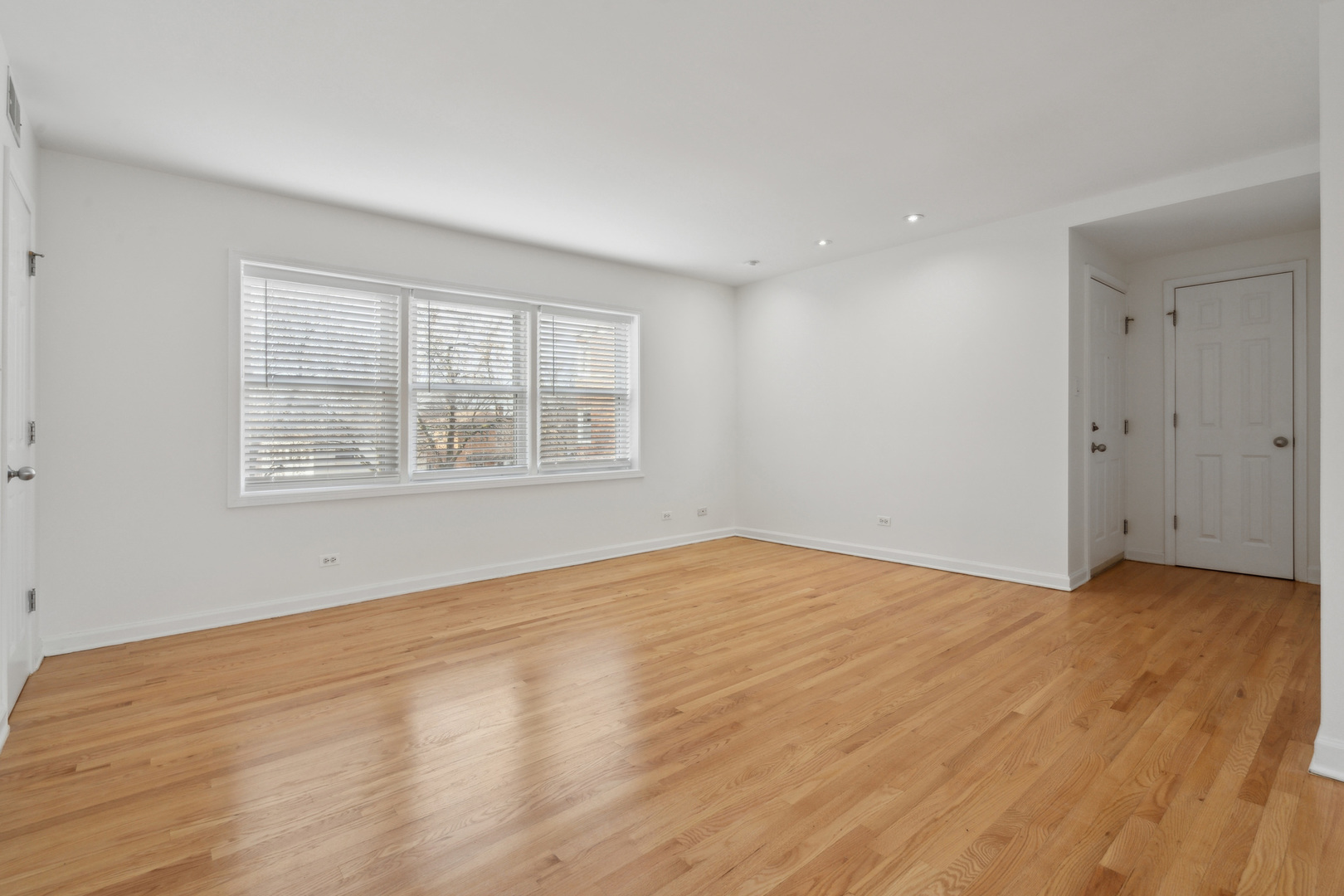 2914 W Berwyn Street 2 Property Photo 6
