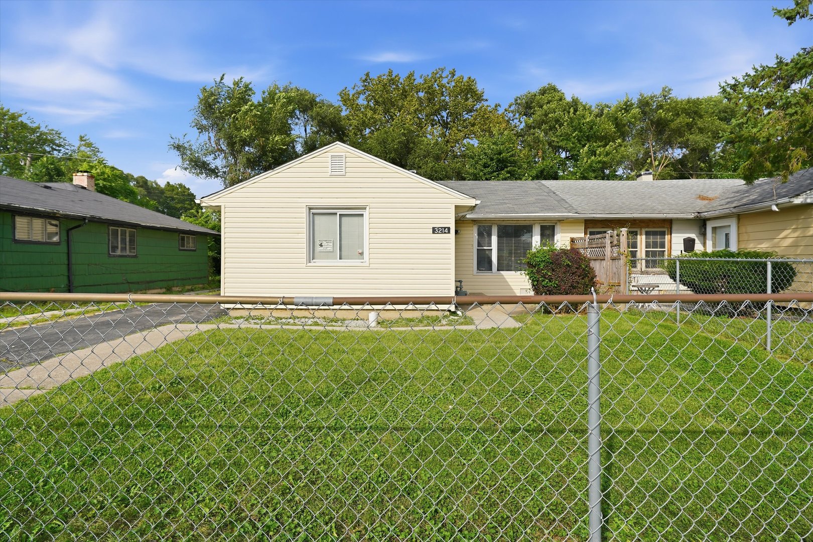 3214 Mcbreen Avenue Property Photo 1