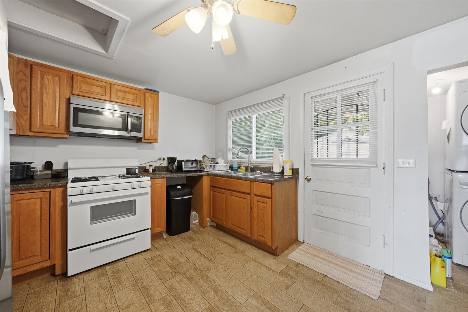 3214 Mcbreen Avenue Property Photo 6