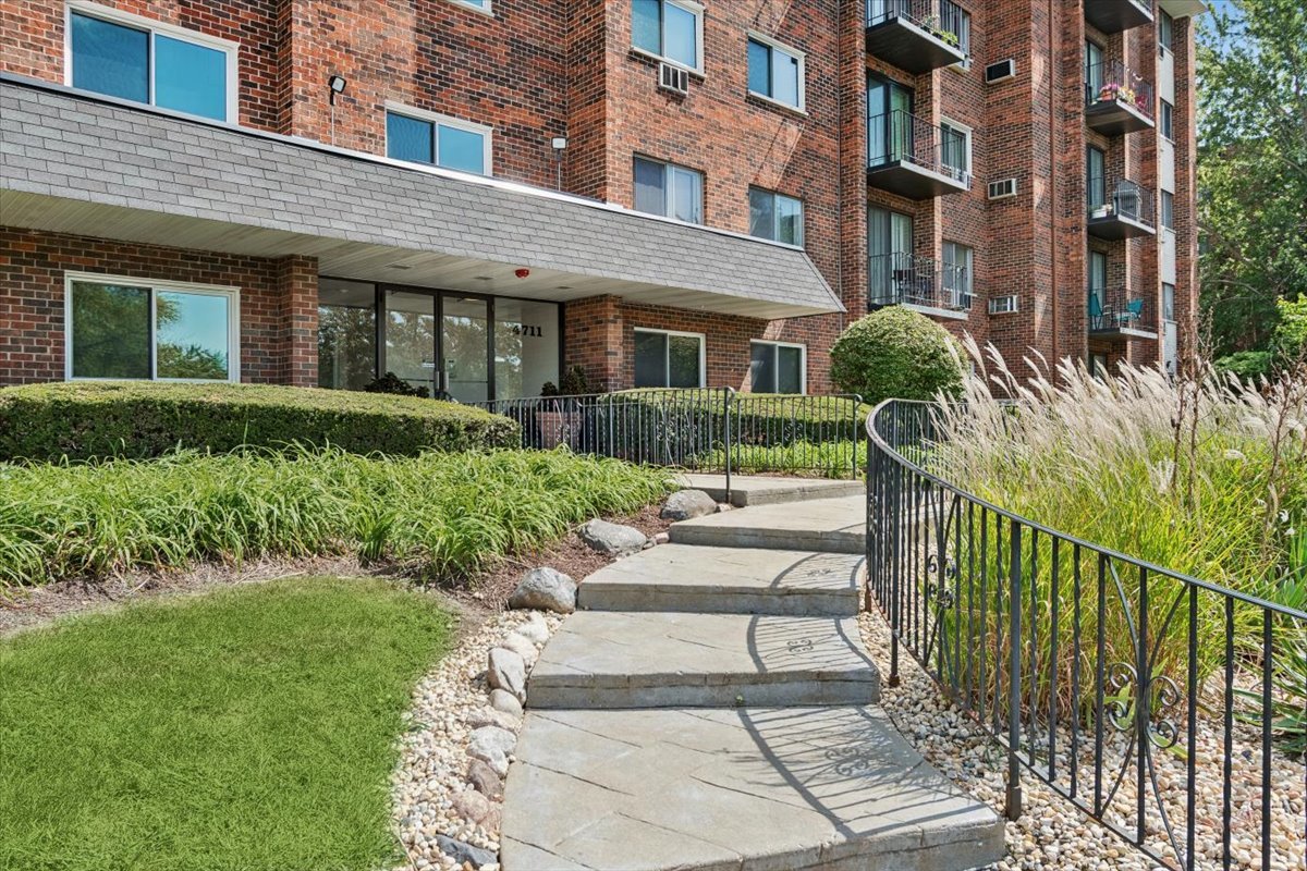 4711 Saint Joseph Creek Road 2G Property Photo 1