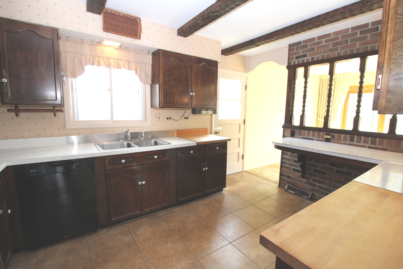 263 Norman Court Property Photo 6